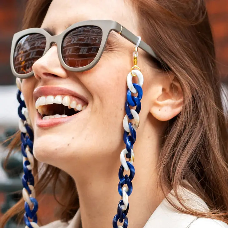 Glasses Chain by Kodes